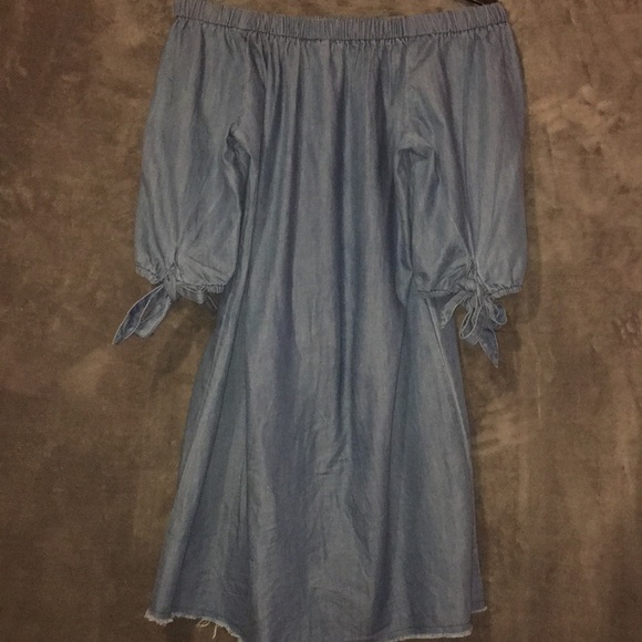 Chambray off the shoulder dress - Picture 2 of 4